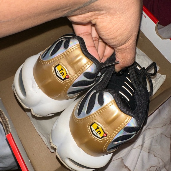 Sneakers - Picture 10 of 10